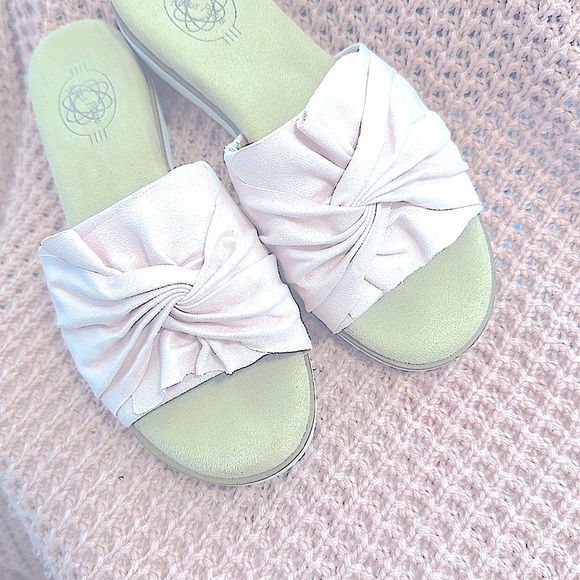 💕Pretty Suede Open-Toe Slip-ons Slide Wedge Slipper Sandals w/Bow-Like Detail - Picture 3 of 14